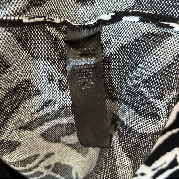 Adrianna Papell Black and White Abstract Heart Sweater - Picture 4 of 8